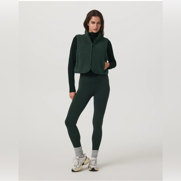 Vuori Alpine Vest (Evergreen) - Picture 4 of 8